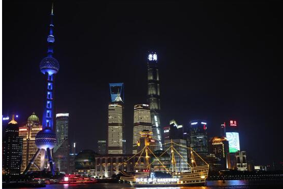 著名地标为老师亮灯  