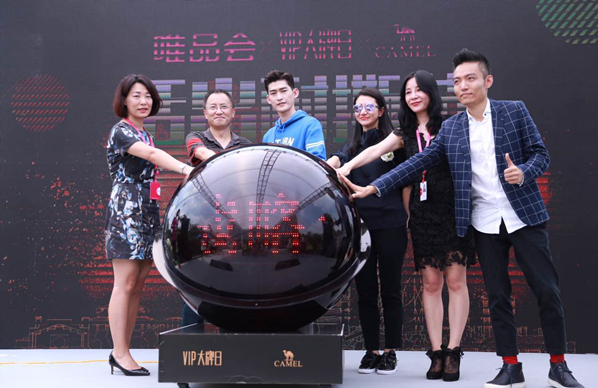 唯品会携手骆驼品牌达成战略合作 新品首发挑战“耐撕”记录  