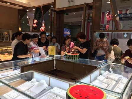 黄金黄金推珠宝保险新模式：猜对天气珠宝免费送  