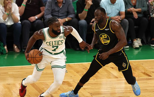 NBA官方FMVP榜:布朗升至第一 库里塔图姆分列二三